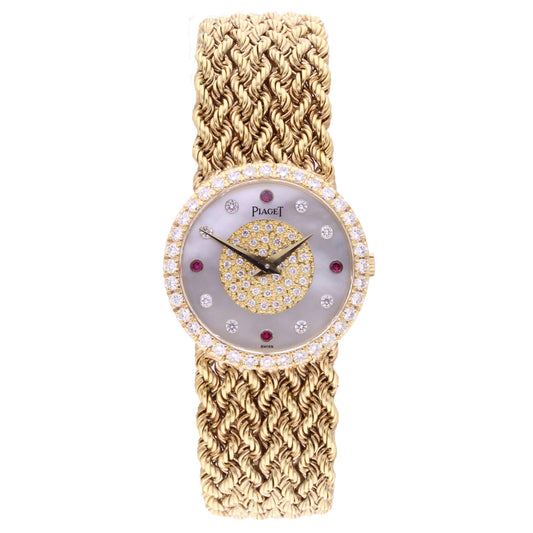 18ct yellow gold Piaget ref. 9706 bracelet watch with mother of pearl dial. Made 1970's