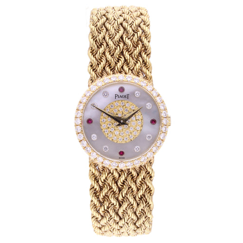 18ct yellow gold Piaget ref. 9706 bracelet watch with mother of pearl dial. Made 1970's