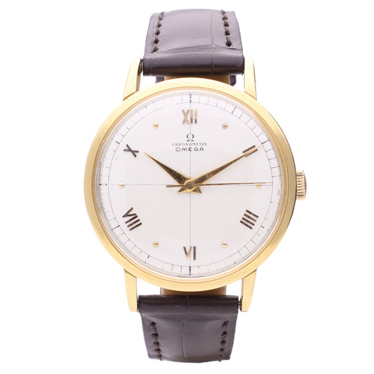 18ct yellow gold OMEGA Chronomètre wristwatch. Made 1945